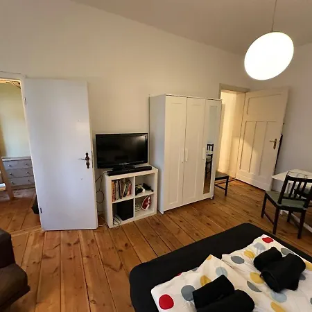 Typical Altbau In The Heart Of Wedding Apartament