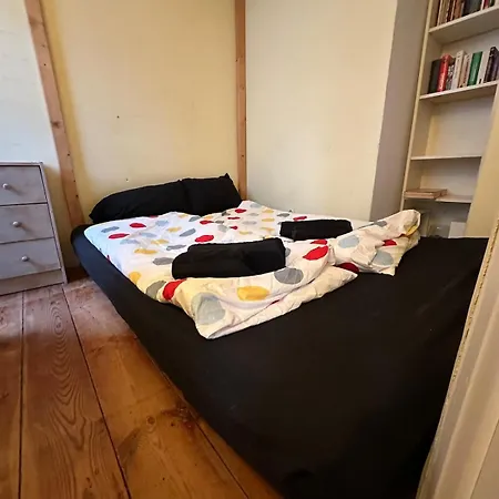 Typical Altbau In The Heart Of Wedding Apartament *