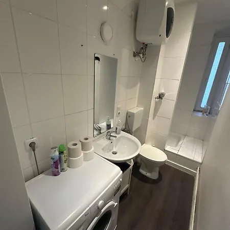 Typical Altbau In The Heart Of Wedding Daire